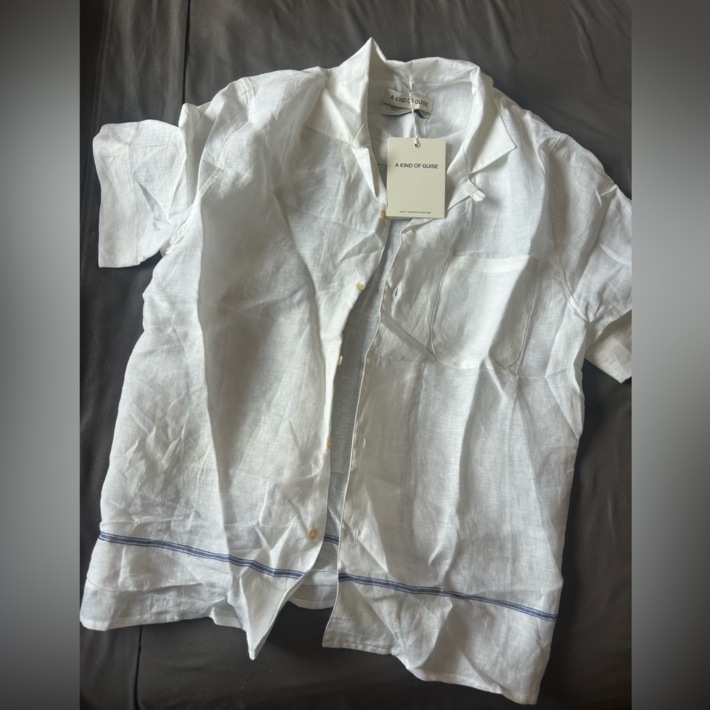 A kind of guise men’s white shirt